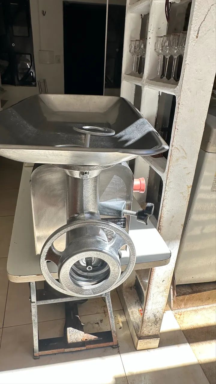 Vendo moinho para carne e serra para frigorífico - Foto 2