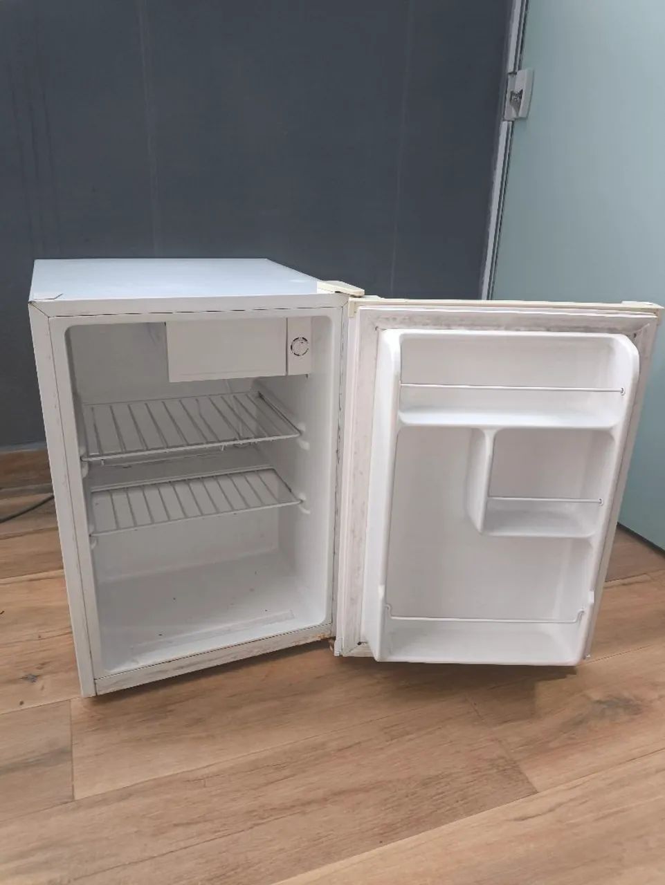 Frigobar Philco PH85N - 68 Litros - Foto 3