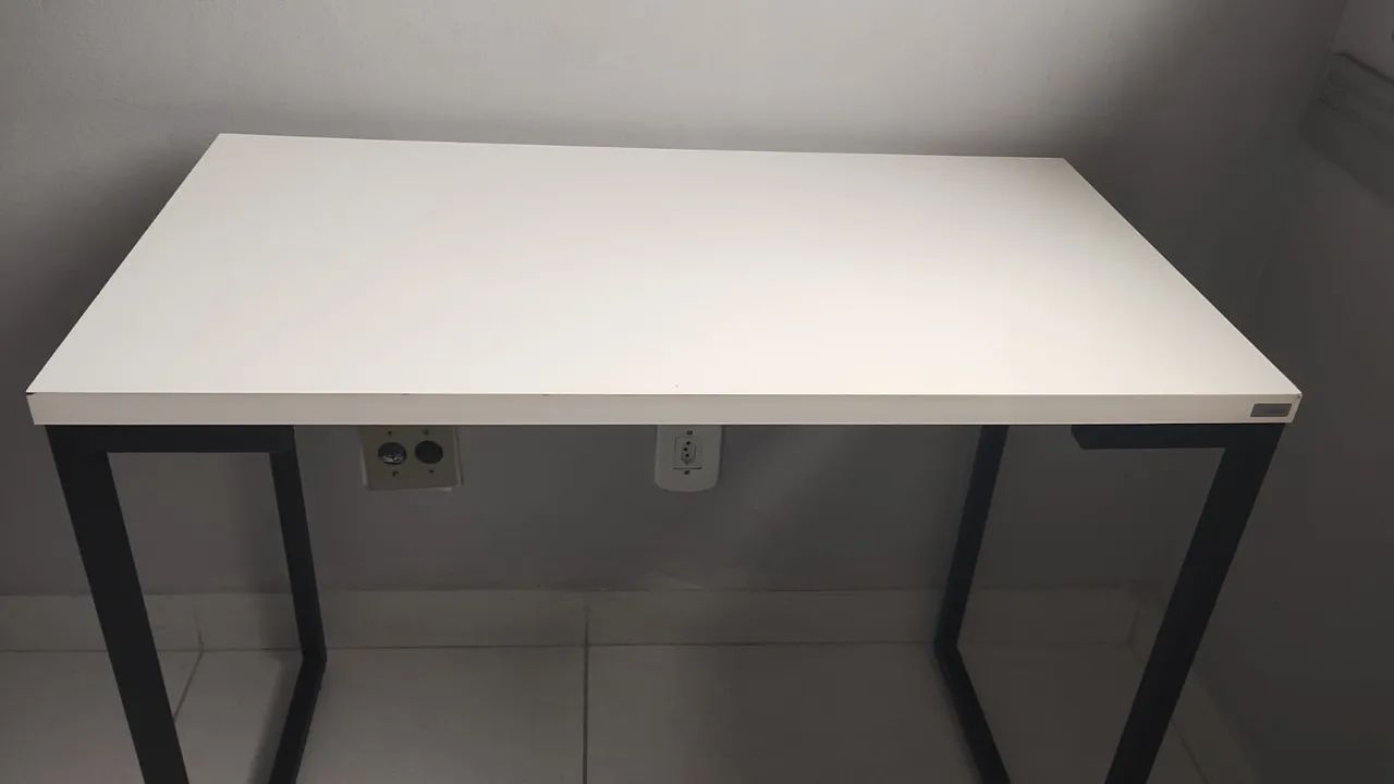 Vendo 2 mesas de madeira