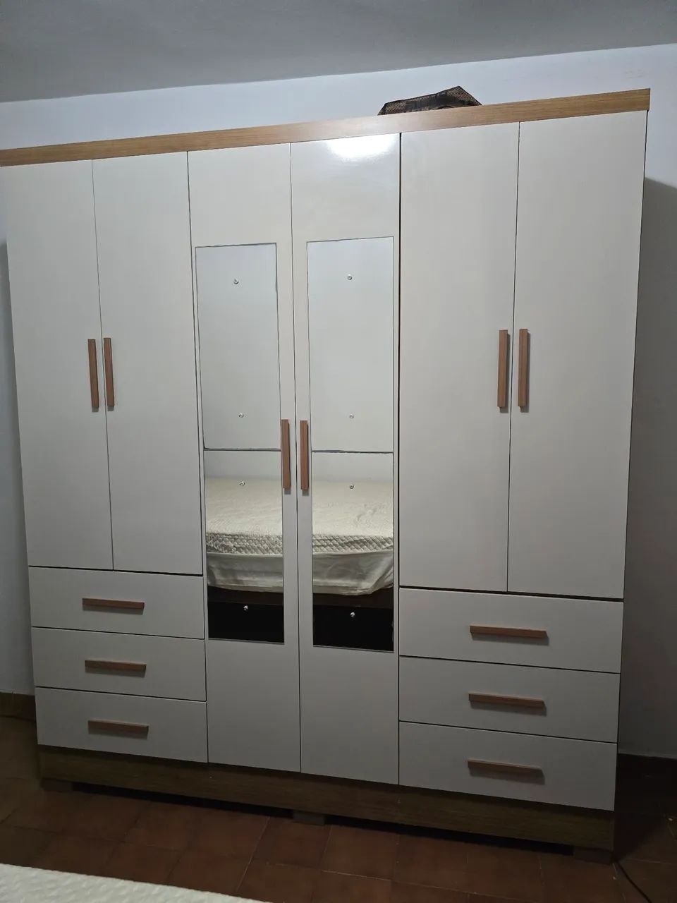 Guarda roupa 6 portas