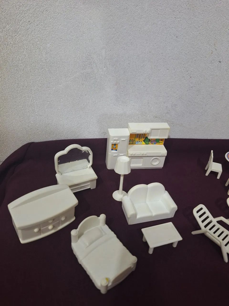 Lote de moveis de mini boneca antigos vintage - Foto 2