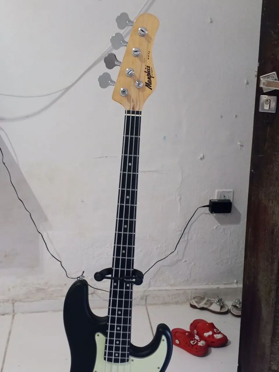 Contrabaixo Memphis by Tagima Modelo MB40