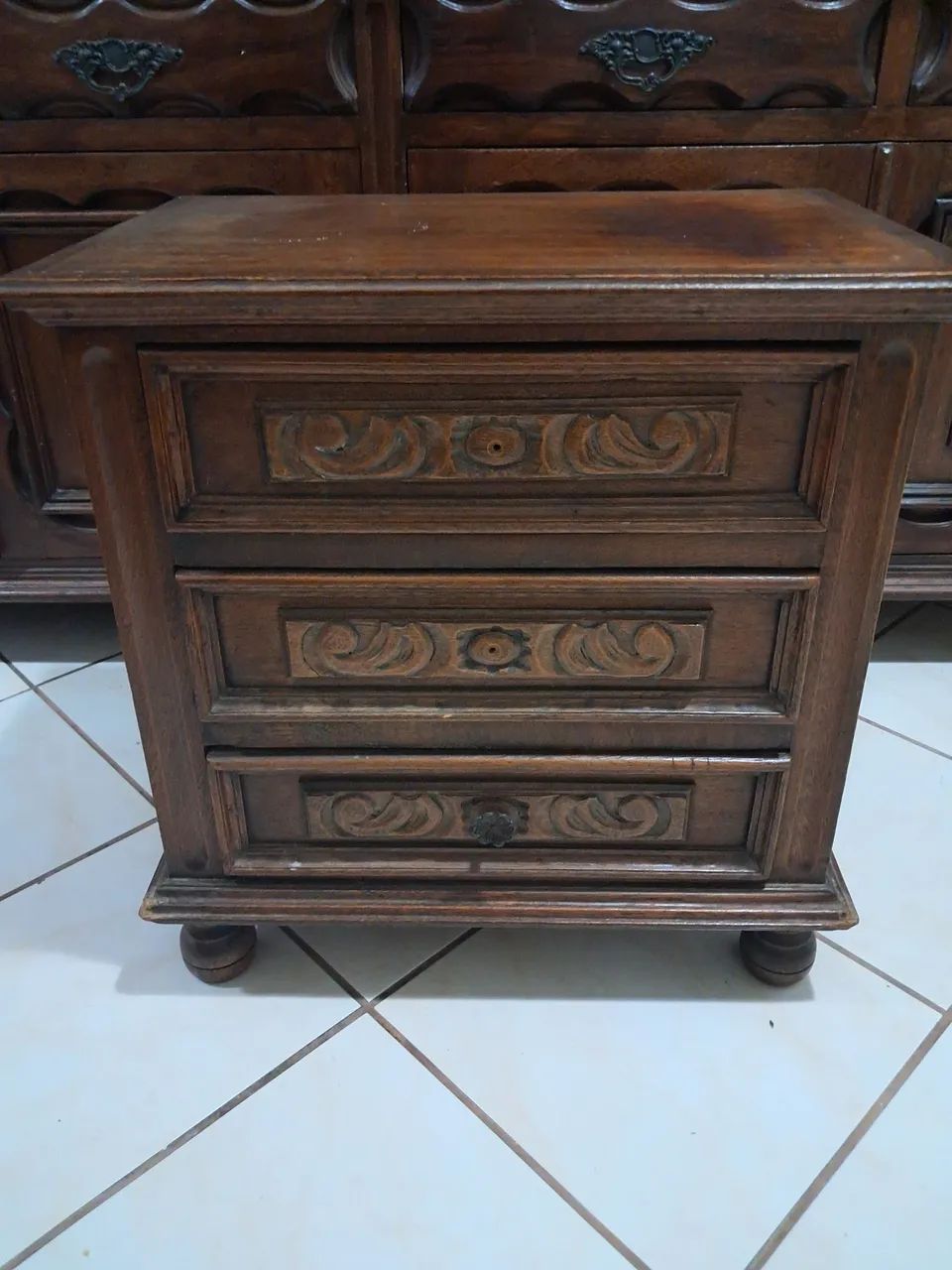 Mesa de cabeceira colonial