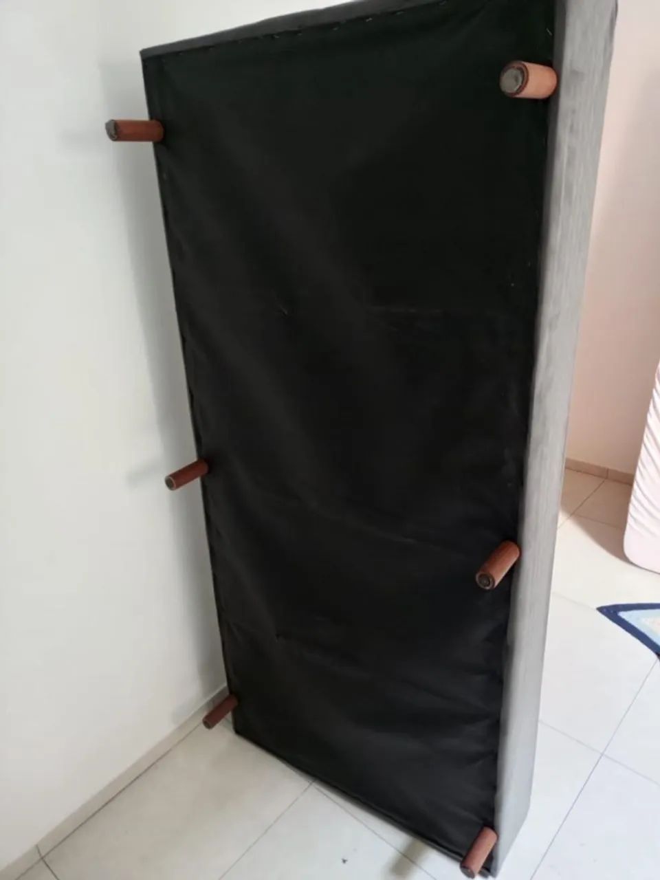 Vendo 2 bases cama de solteiro + colchão solteiro - Foto 2