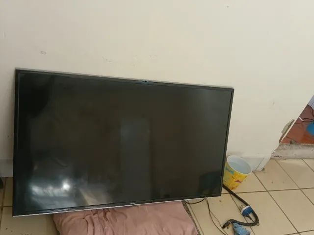 Tv TCL 49 polegadas com defeito - Foto 2