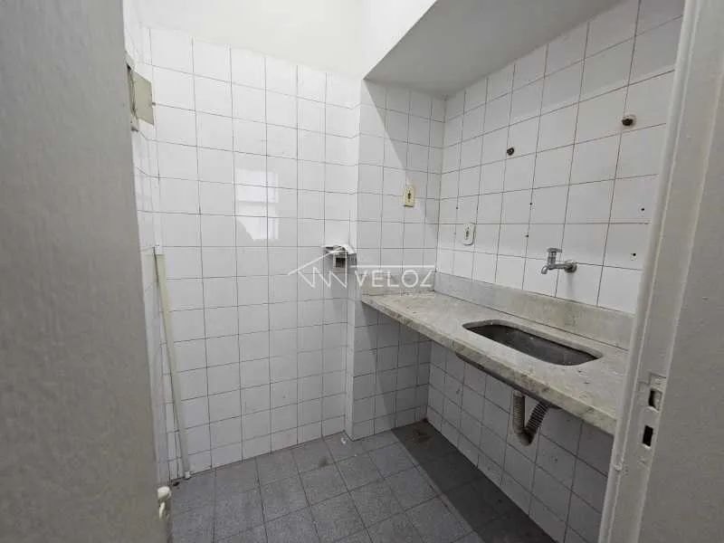 Kitnet/Conjugado : / Residencial / Centro
