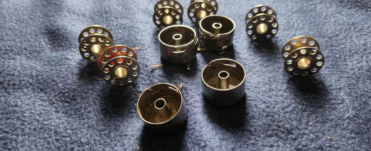 bobinas para maquina de costura completas - Foto 4