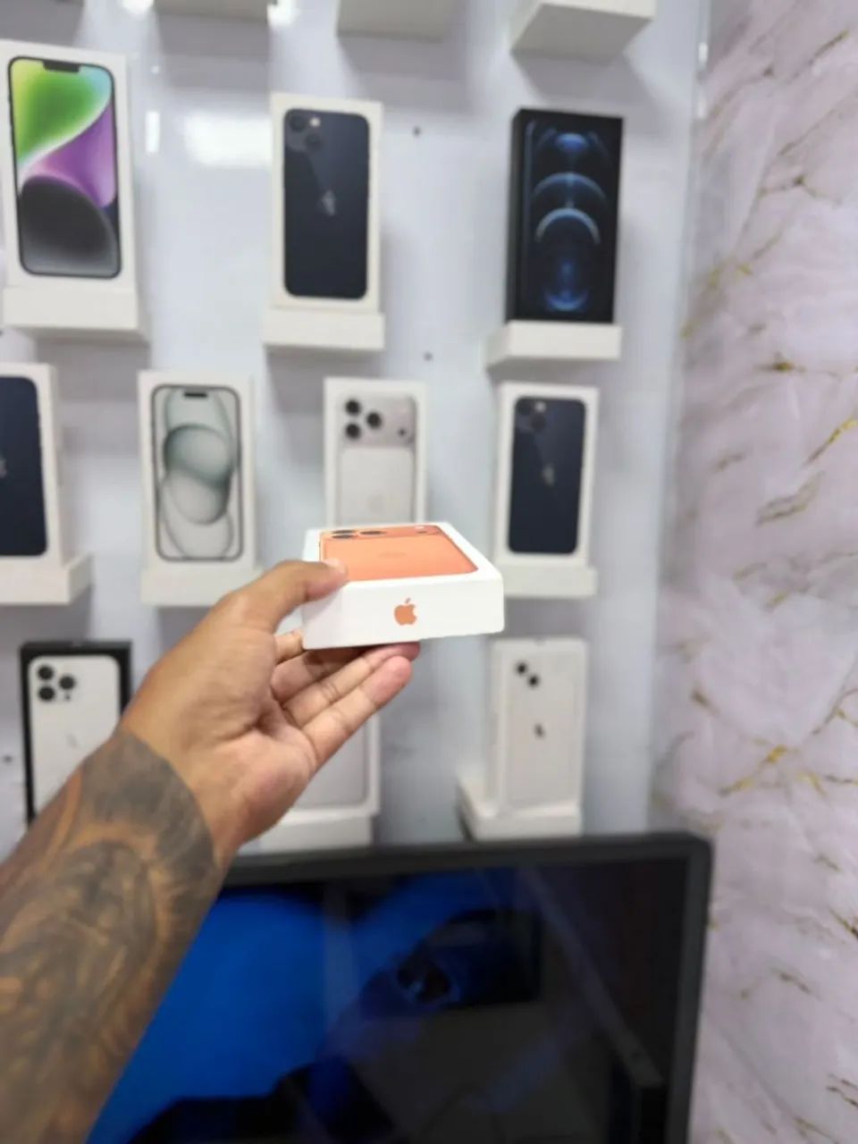 IPHONE 17 PRO MAX  256GB LARANJA<br>R$ 8.599,00 TOP - Foto 3