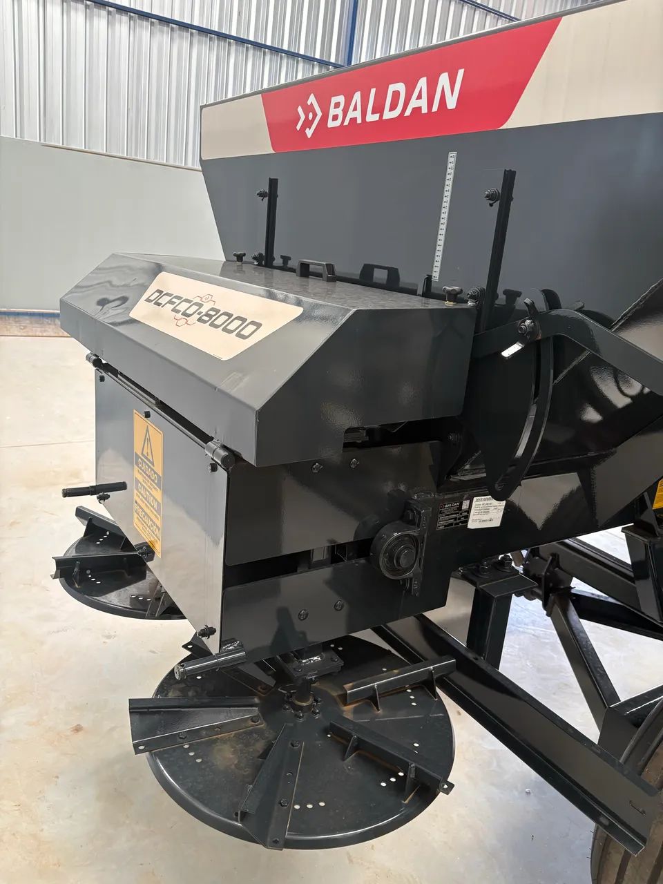 Distribuidor de Calcario modelo DCFCO 8000 Baldan - Foto 4