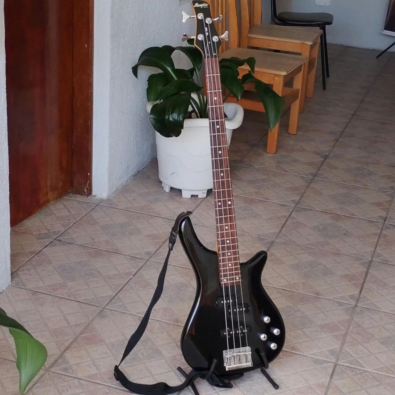 Baixo memphis Tagima zerado 