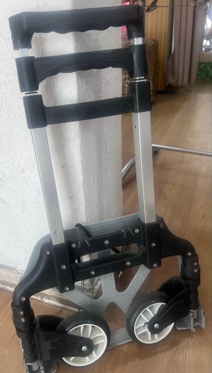 Carinho de alumínio compacto 