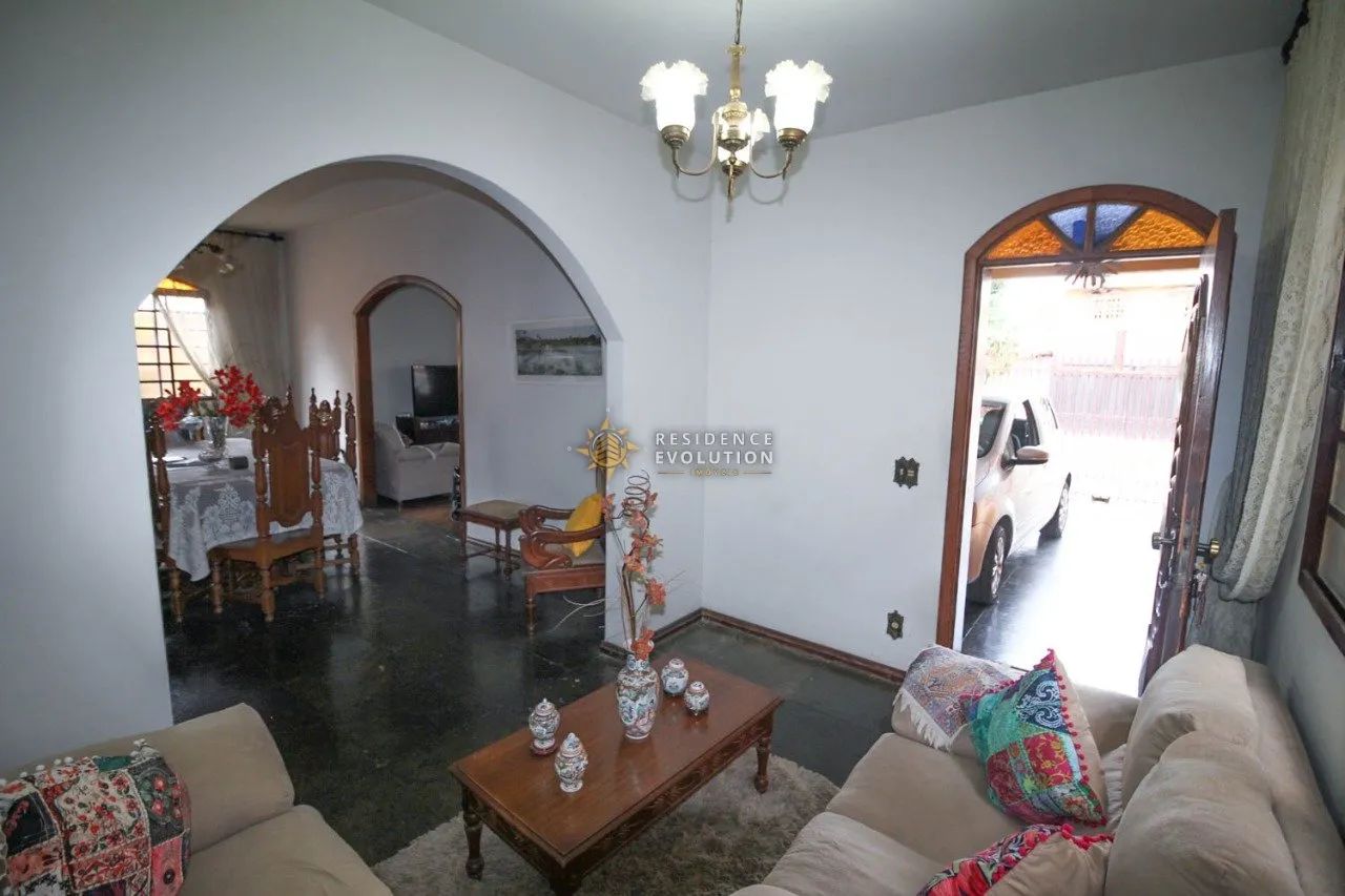 Linda Casa de 5 Quartos no Vila Clóris - Foto 4