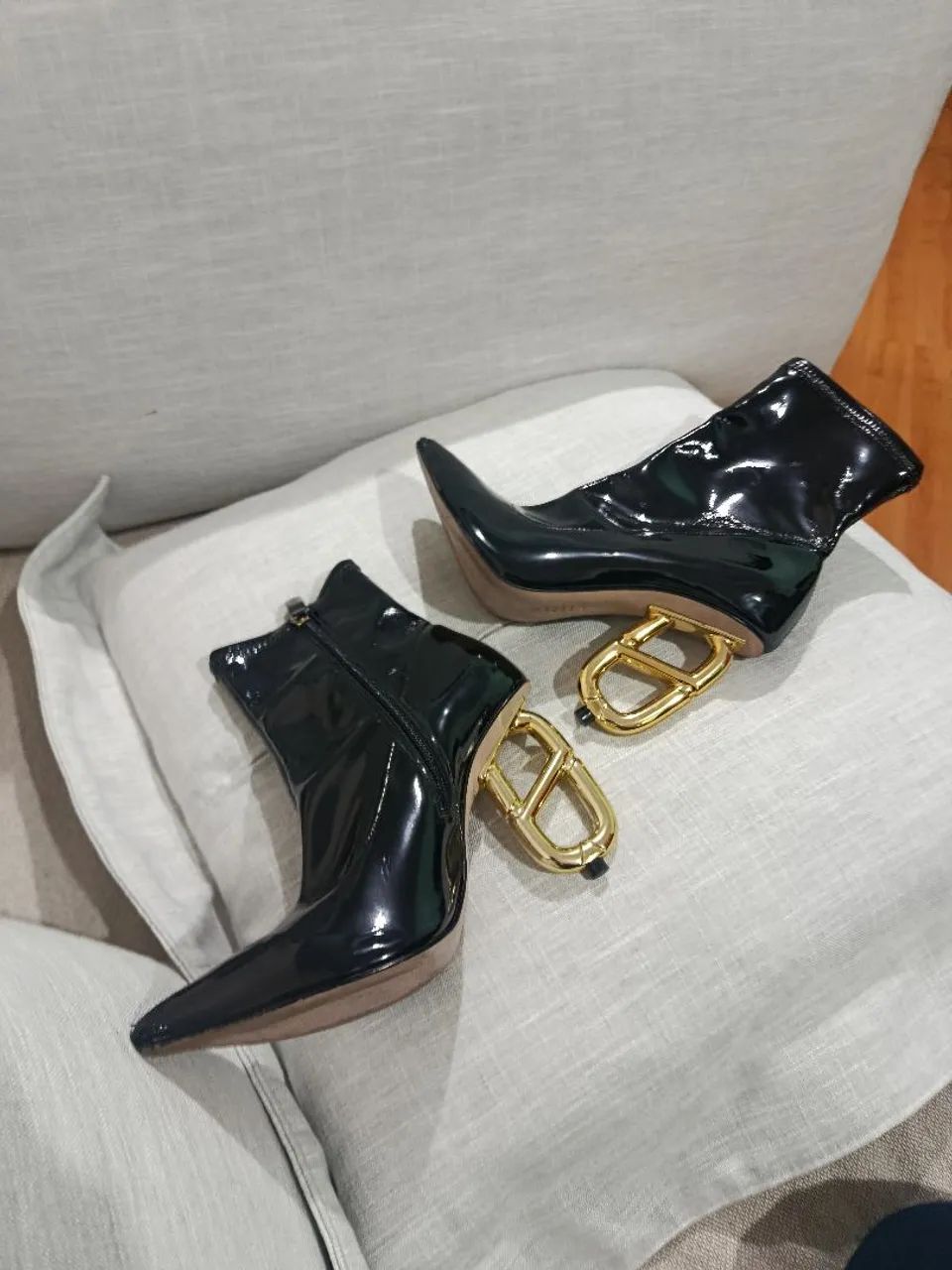 Bota Schutz para venda. - Foto 2