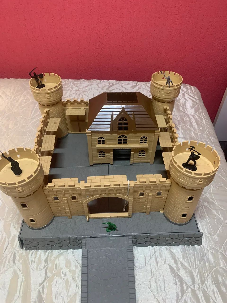 Castelo medieval brinquedo 