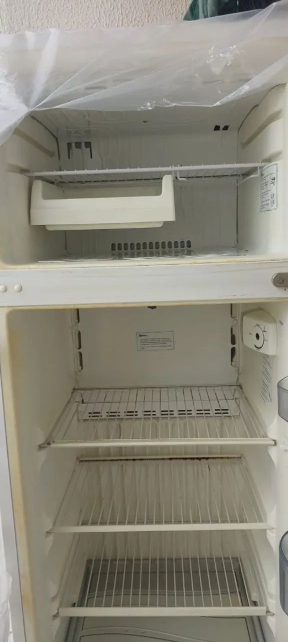 Vende- se uma Geladeira  - Foto 4