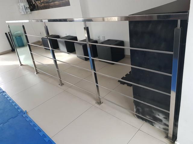 Divisória de inox e vidro - Foto 4
