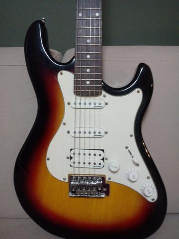 1 Guitarra semi Nova, Strimberg, Modelo Stratocaster