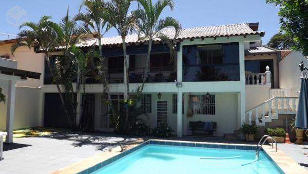 Casa sobrado com 5 quartos - Bairro Araxá em Londrina