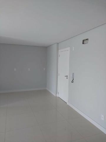 Apartamento suíte mais 01 dormitório com terraço no Bairro Jardim Itália - Foto 5