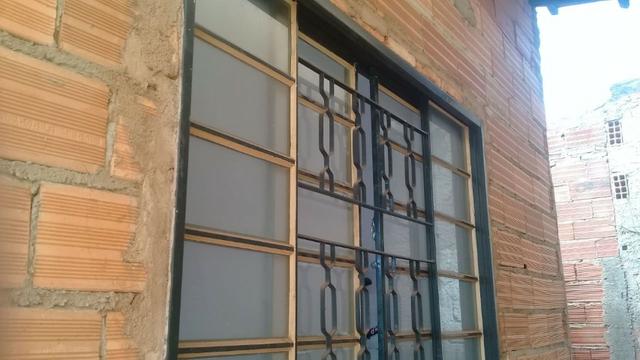 Vendo Janelas com vidro - Foto 2