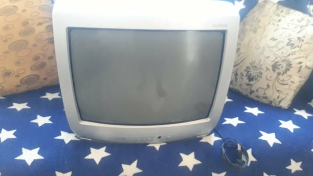 Tv Semp 20 polegadas perfeito com conversor