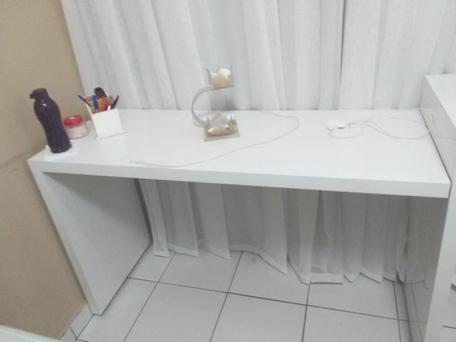 Mesa com gaveteito medindo 2.36 m - Foto 3