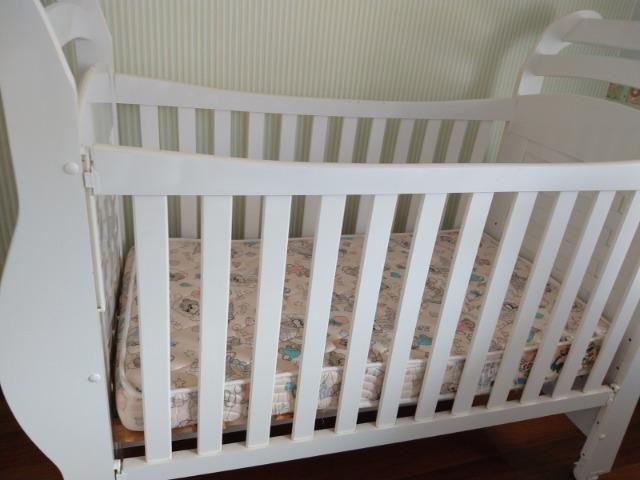 Berço mini cama com colchão muito novo