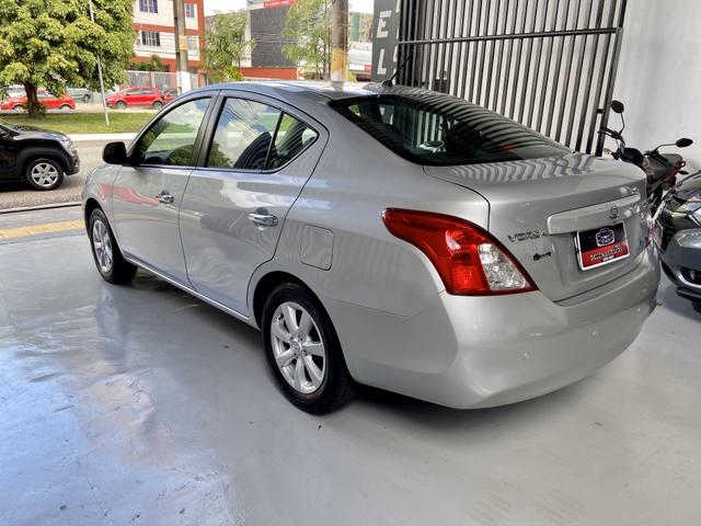 '4.000 de entrada' Nissan Versa SL 1.6 - Foto 4
