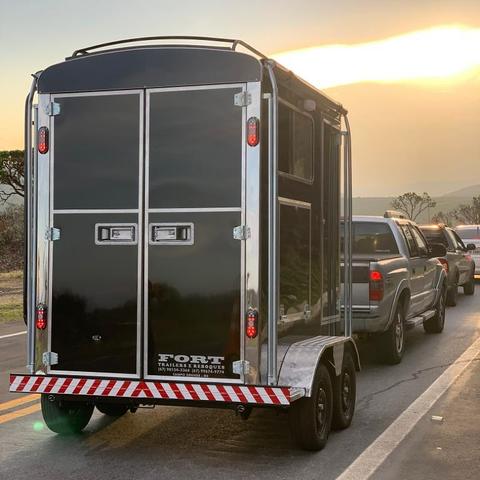 Trailers reboques para animais vários modelos