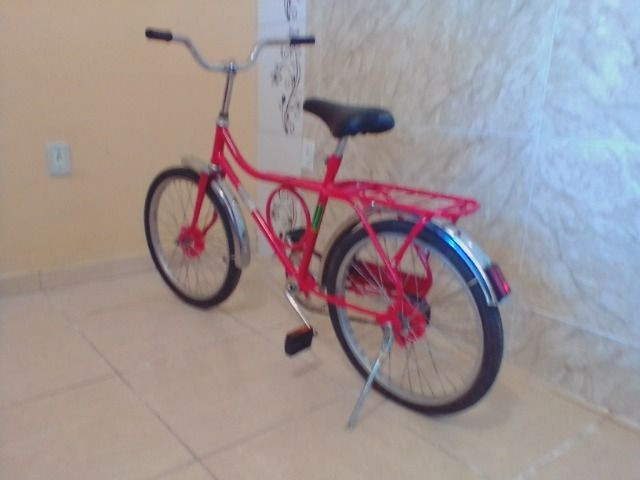 Bicicleta antiga monark barra circular aro 20 vermelha