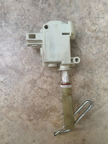 Trava eletrica tampa traseira vw golg5/g6 original - Foto 4