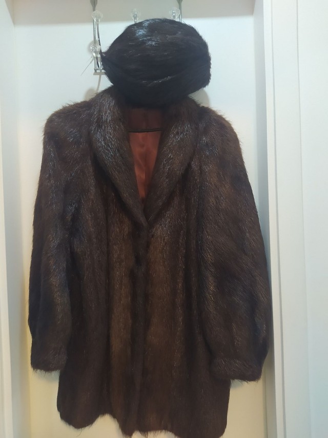 Conjunto de Casaco e chapéu de pele de Nutria  - Foto 4