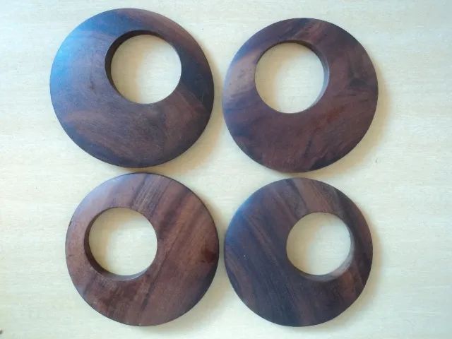 Antigas argolas puxadores de cortina em madeira nobre Jacarandá no tamanho 13 x 13,5 cm - Foto 3