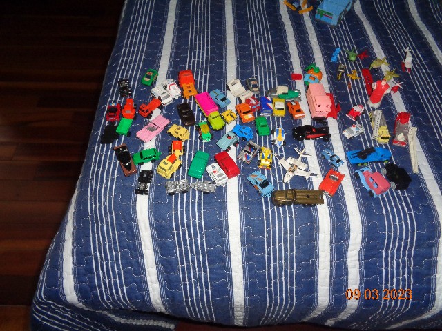 Lote Com brinquedos diversos de Plástico Antigos - Foto 2