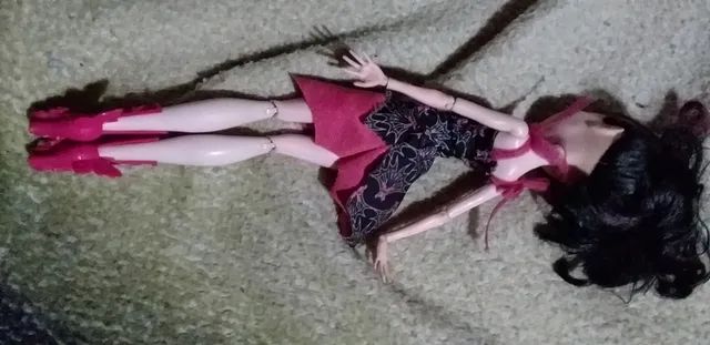 Boneca antiga doll de coleção monster high draculaura da mattel com roupa - Foto 3