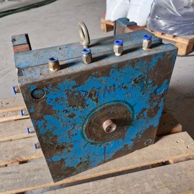 Molde de cabide de plastico com 2 cavidades e Extrator Automático - Foto 3