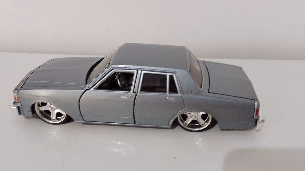 Miniatura Chevrolet Caprice Maisto 1/26