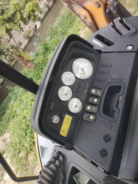 VENDE-SE RETROESCAVADEIRA CAT 416E - Foto 5