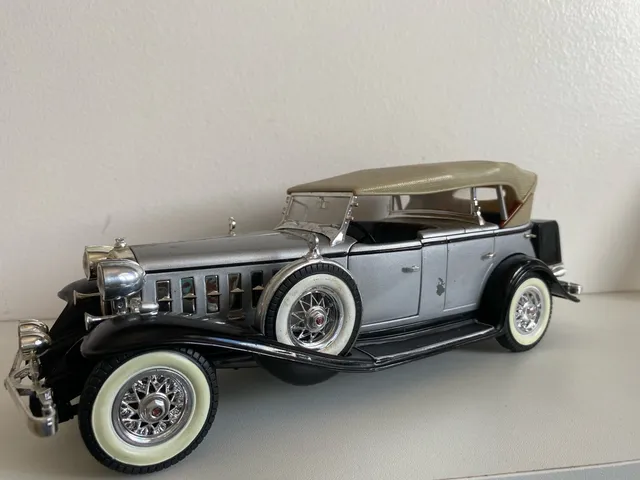 Cadillac 1932 1/16