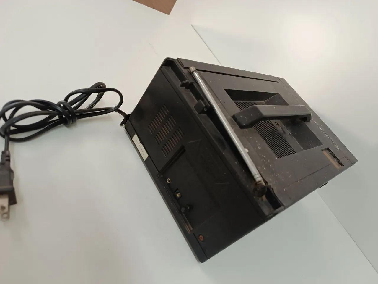 TV Portátil Broksonic ela liga o rádio  - Foto 3