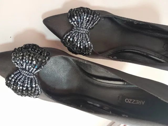 Scarpin Preto com aplicações da arezzo  - Foto 3