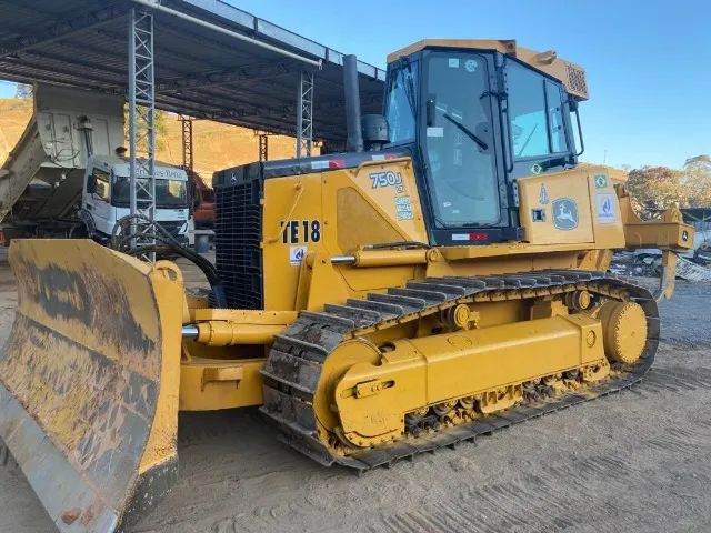 Trator de Esteiras - Jonh Deere 750 J