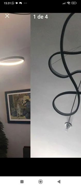 Lustre com luz amarela.