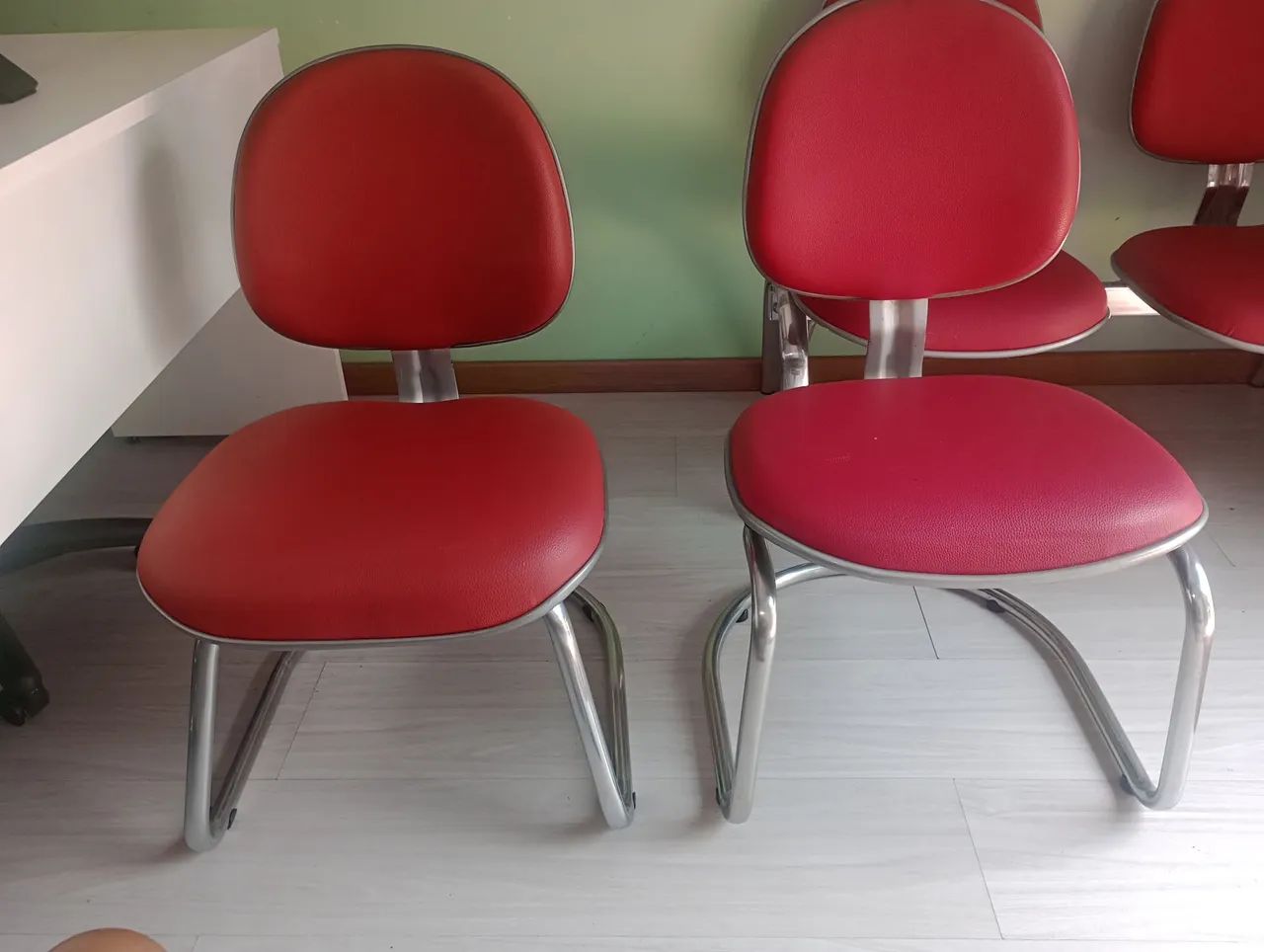 Cadeira de Escritório Vermelha - Design Clássico - Foto 2