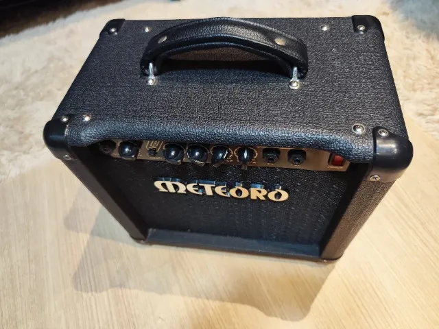 Amplificador Meteoro Nitrous Drive 15 semi novo para guitarra de 15W cor preto
