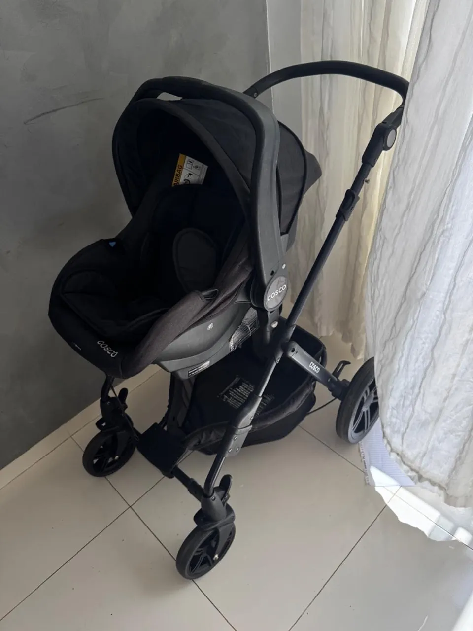 Carrinho de bebê Cosco com bebê conforto 3 em 1