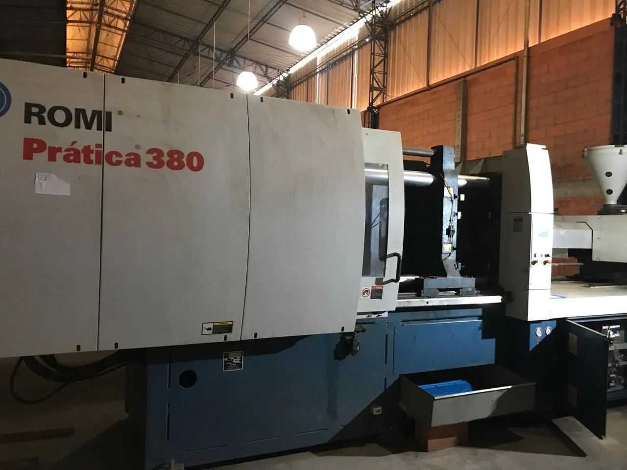 Máquina de Injeçãode plástico Romi prática 380  - Foto 5