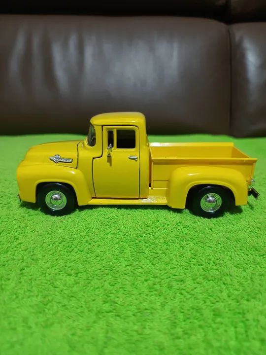 Miniatura Ford F-100 1956 - Escala 1:24 - Foto 4