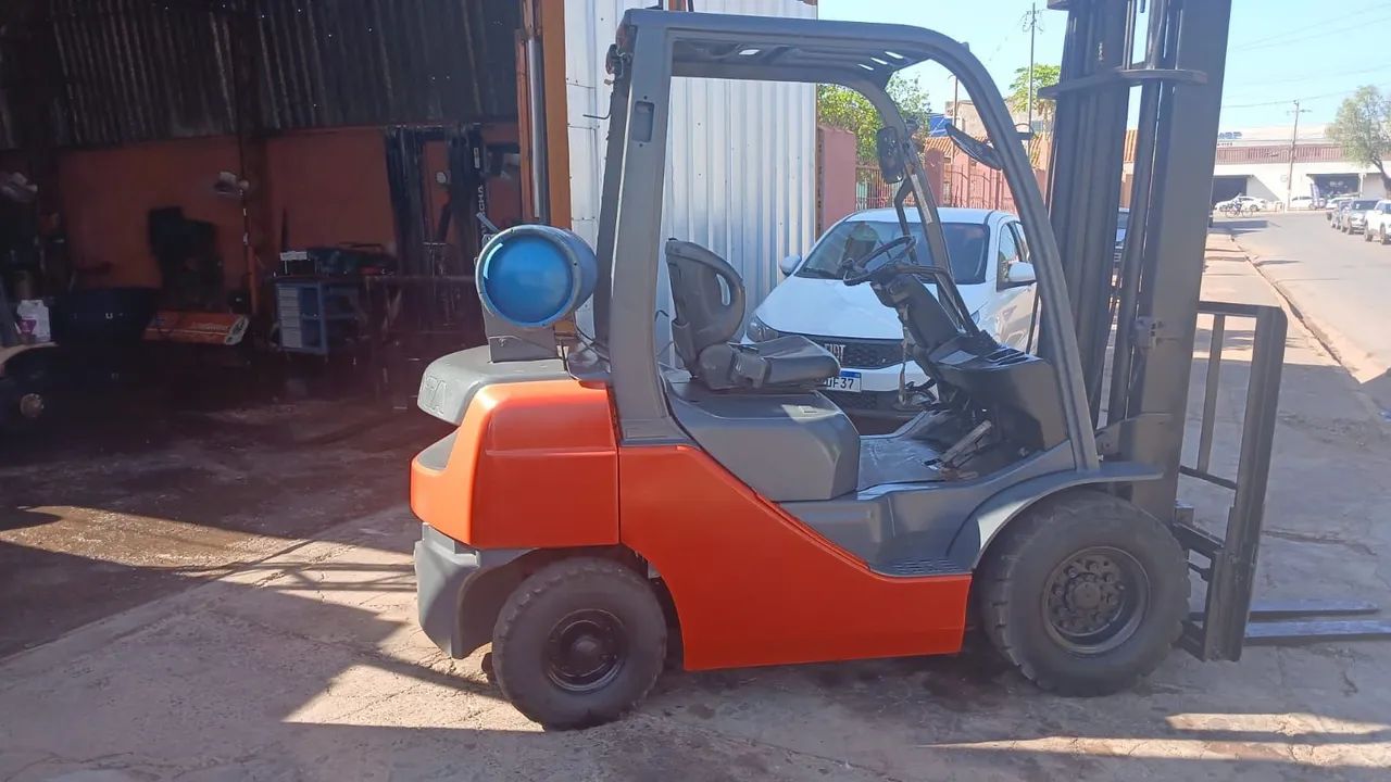 Empilhadeira Usada - Ótima Oportunidade - Foto 2