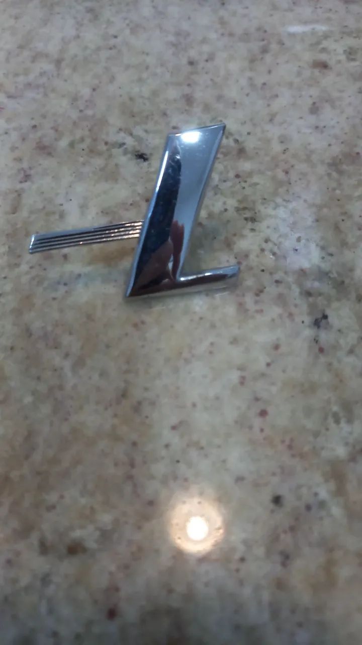 Emblema da tampa traseira